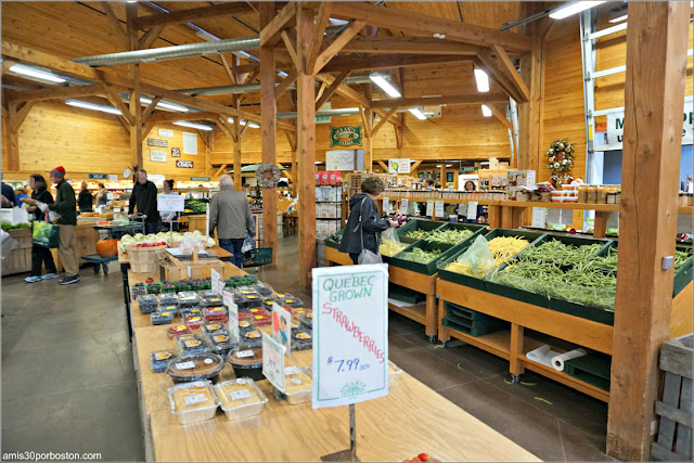 Granjas de Massachusetts:Interior del Supermercado en Volante Farms 