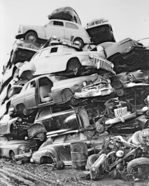 50 Vintage Photos of Classic Car Salvage Yards and Wrecks from between 