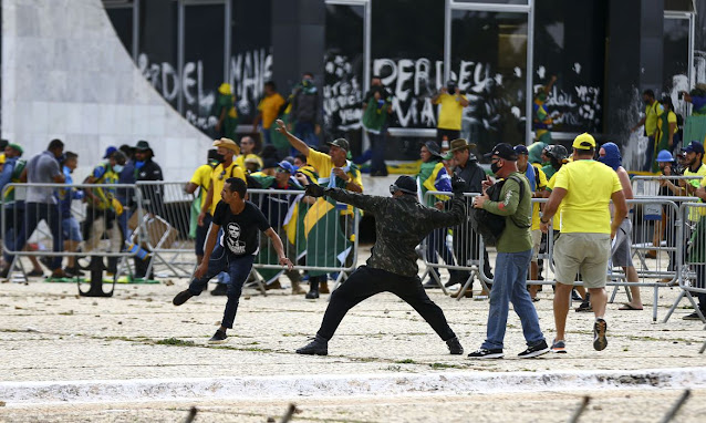 Intervenção militar Bolsonaristas, golpe