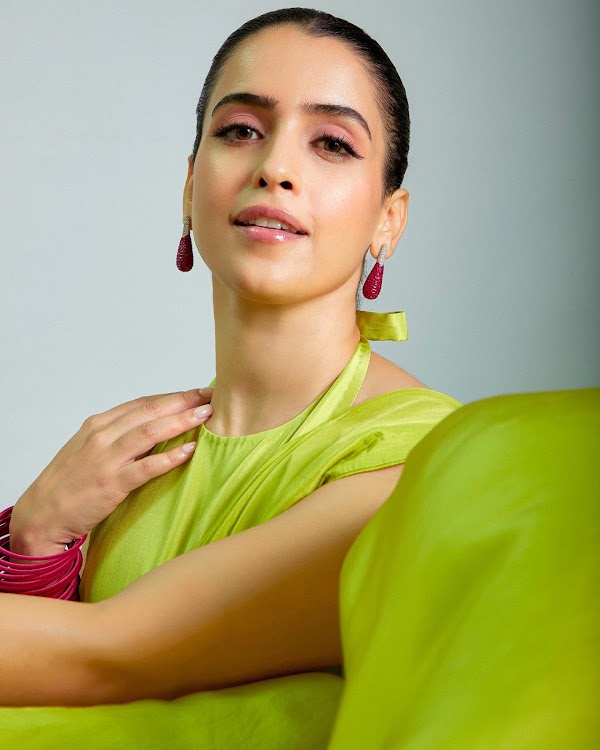 sanya malhotra green saree hot actress