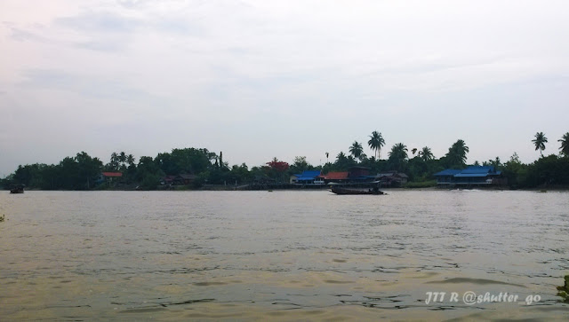 ล่องเรือไหว้พระอัมพวา-บรรยากาศริมน้ำ