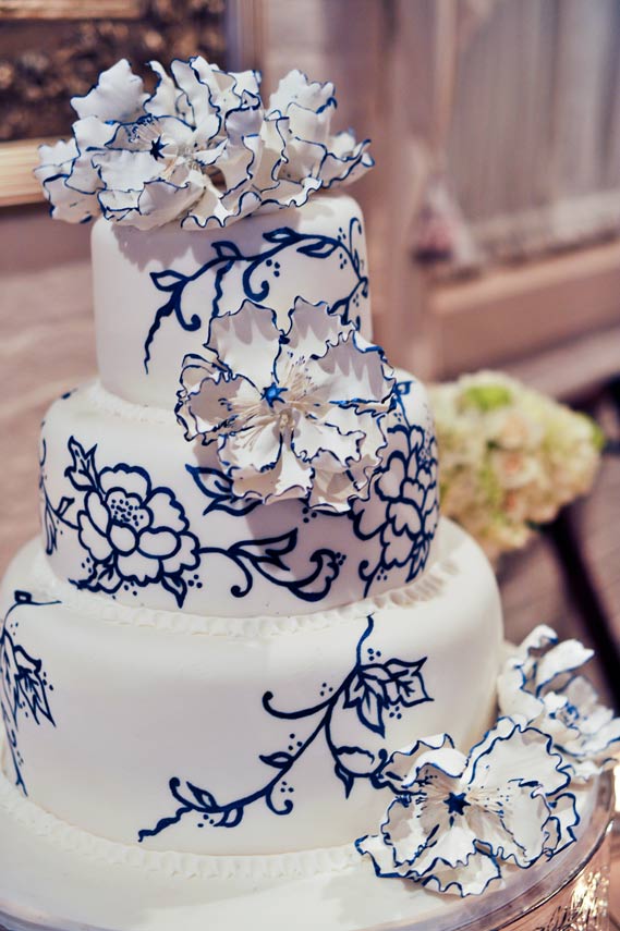 navy blue wedding cakes