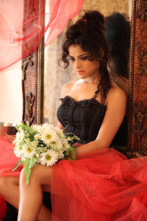 Piya Bajpai Hot Photos