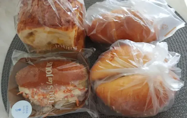 고로케-밤식빵-소금버터롤을-모아-놓은-사진