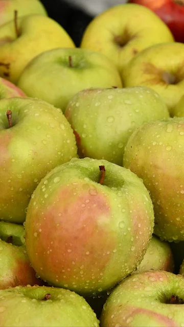 Wallpaper Apples Fruits, Water Drops