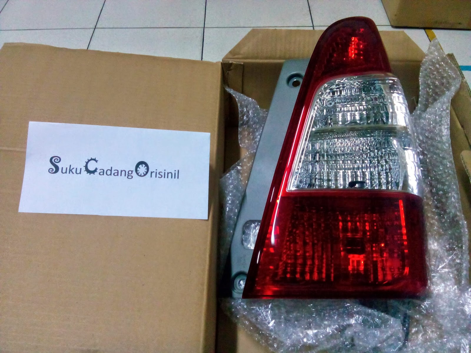 Stop Lamp RH Lampu Belakang Kanan Toyota Kijang Innova