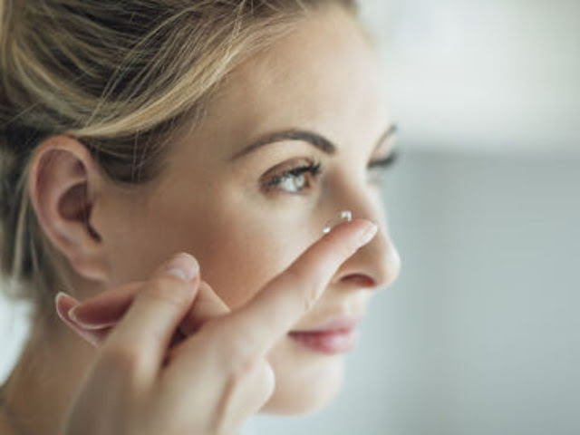 3 mistakes that almost all contact lens wearers make