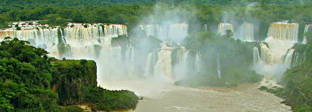 Argentina; provincia de Misiones; parque natural; natural park; parc naturel; Patrimonio de la Humanidad; World Heritage Site; Patrimoine mondial; Parque Nacional Iguazú; cataratas; catarata; Brasil; Paraná; Parque Nacional do Iguaçu; Iguazú; Iguaçu