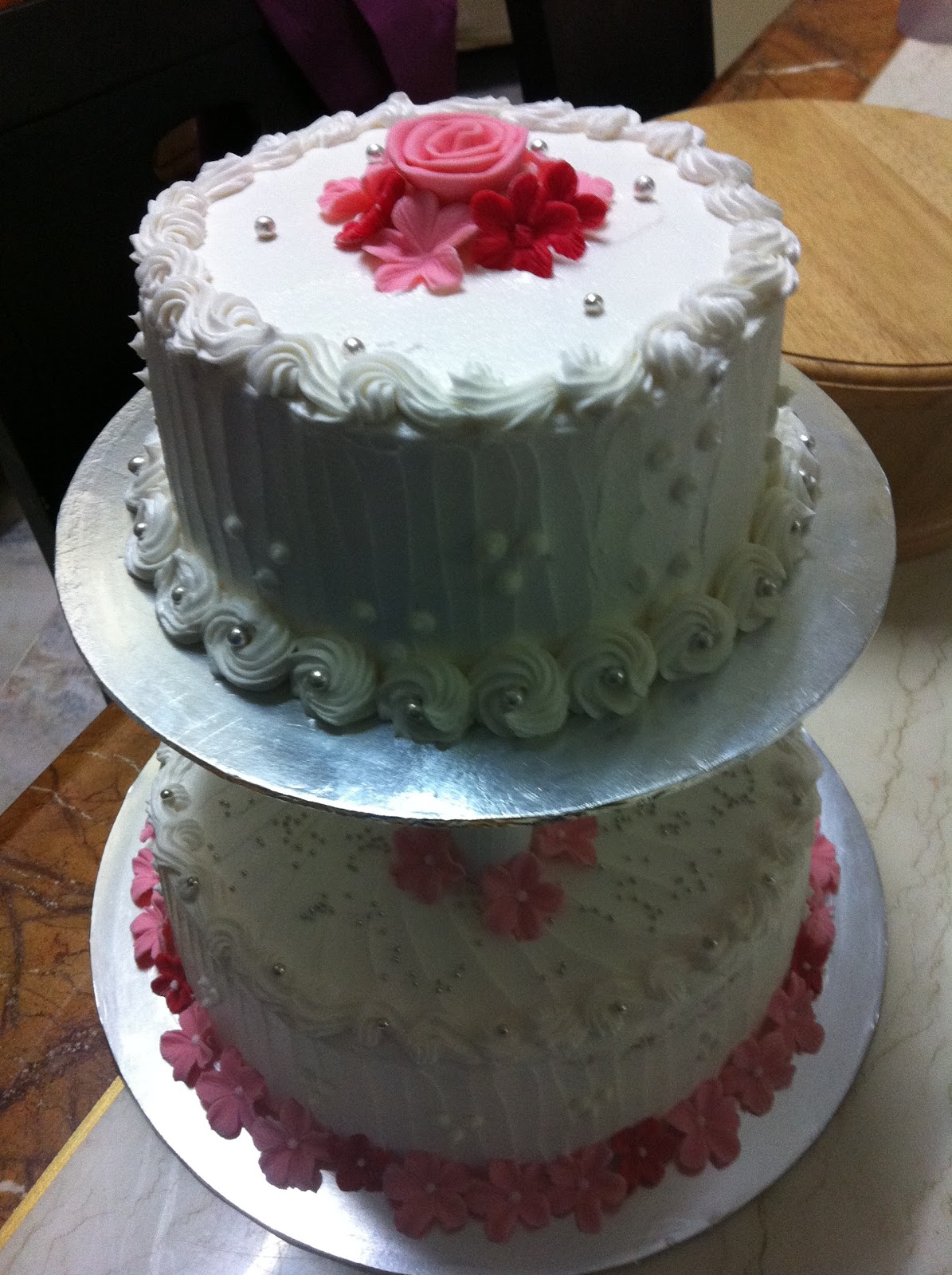Simple 2 tiers wedding cake .