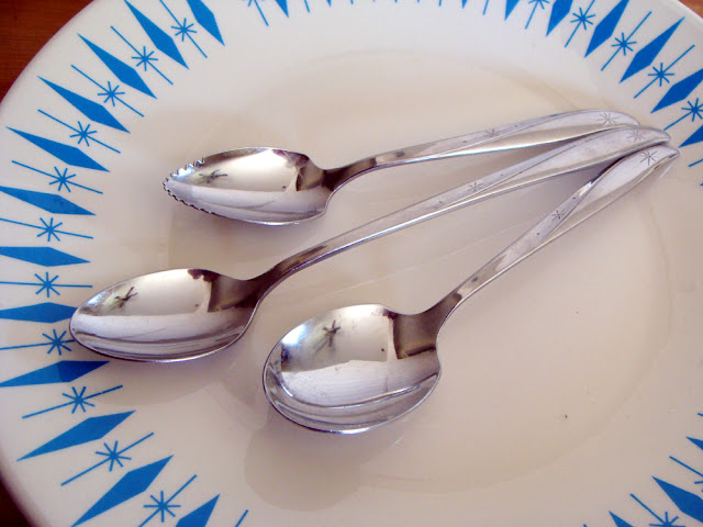 Oneida Twin Star Spoons via The Sunshine Grove