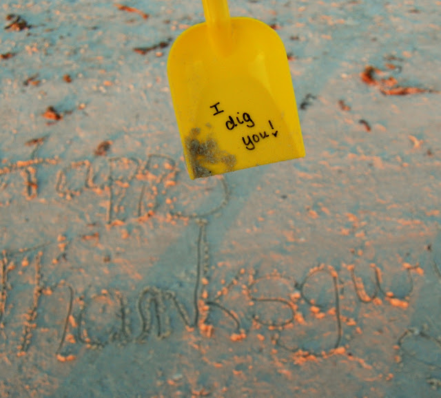 I dig you, found written on a shovel at the beach. Adorable. 