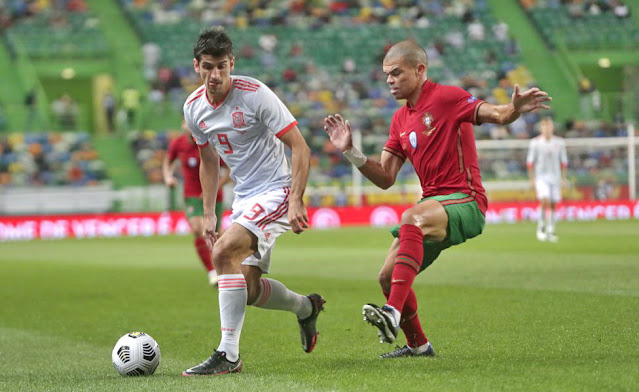 Gerard Moreno y Pepe. SELECCIÓN DE PORTUGAL 0 SELECCIÓN DE ESPAÑA 0. 07/10/2020. Partido internacional amistoso. Lisboa, Portugal, estadio José Alvalade. GOLES: No hubo.