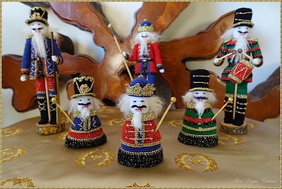 Poupées et figurines de Noël