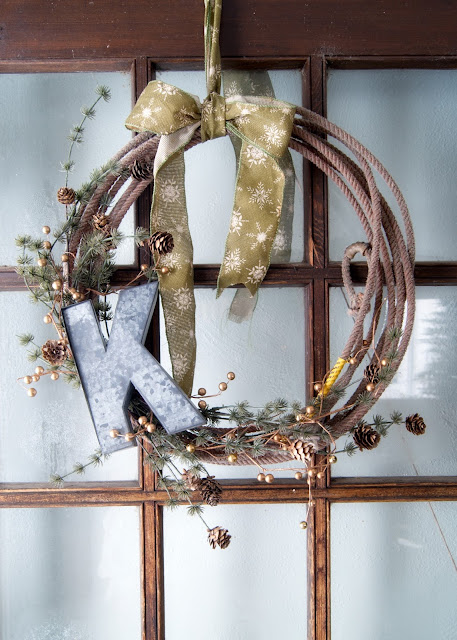 How to Make A Simple Winter Rope Wreath on farmhouse door
