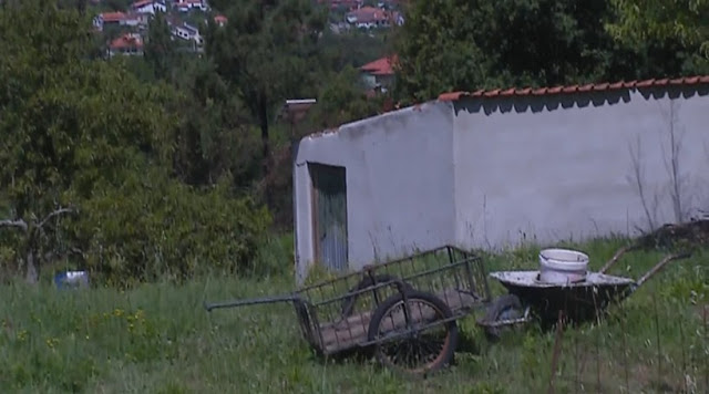 Barracão onde o homem vive sozinho, na aldeia de Venade.