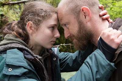 Leave No Trace Ben Foster Thomasin Mckenzie Image 1