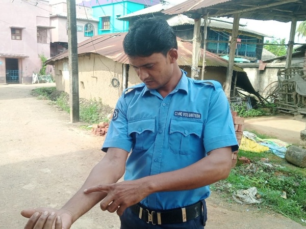 পুলিশকে লাথি মেরে মার্ডার কেসের আসামি পালালো, হিন্দি সিনেমার কায়দায় ফের ধরে ফেলল ভাতারের সিভিক ভলান্টিয়ার