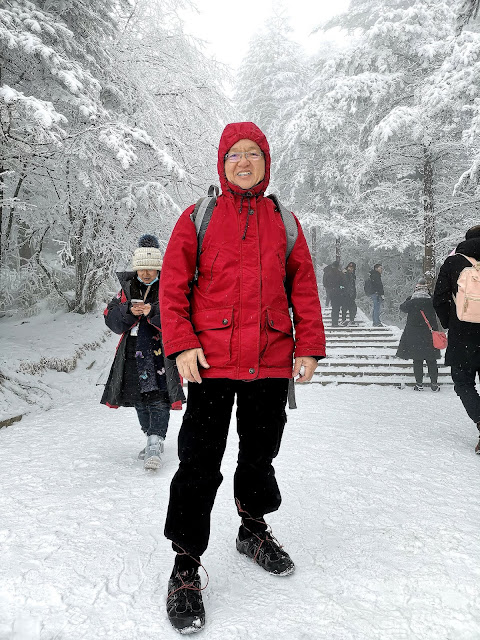 Mount Emei Shan & Golden Buddha - Sichuan's Sacred Mountain in Winter 峨眉山