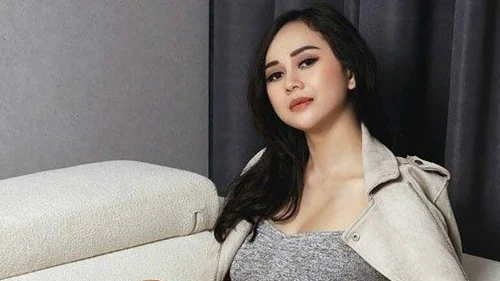 Tok! Aura Kasih Resmi Bercerai dengan Eryck Amaral