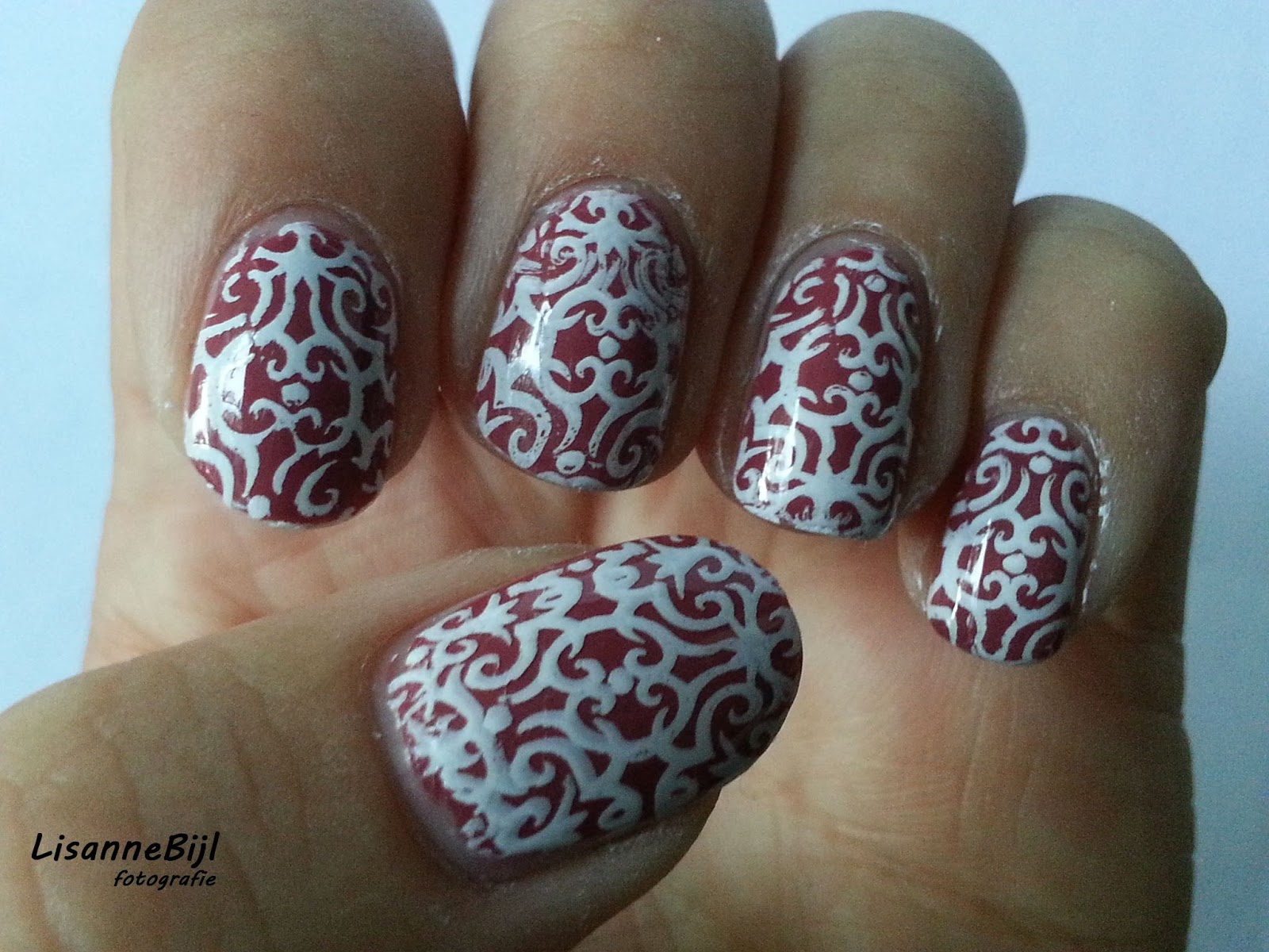 http://www.livelovelisanne.blogspot.nl/2013/09/nail-challenge-15.html