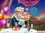 Jack ha sorprendido a Elsa con una cena romántica con velas, pero Anna y Kristoff están en el mismo restaurante y quieren compartir una divertida charla con ellos. La pareja quiere aprovechar sus momentos a solas para besarse y necesitan ayuda para que no los atrapen. Cuando Anna y Kristoff están ocupados bailando o mirando el menú, aprovecha el momento para que Elsa y Jack se den un beso y puedan disfrutar de su noche.