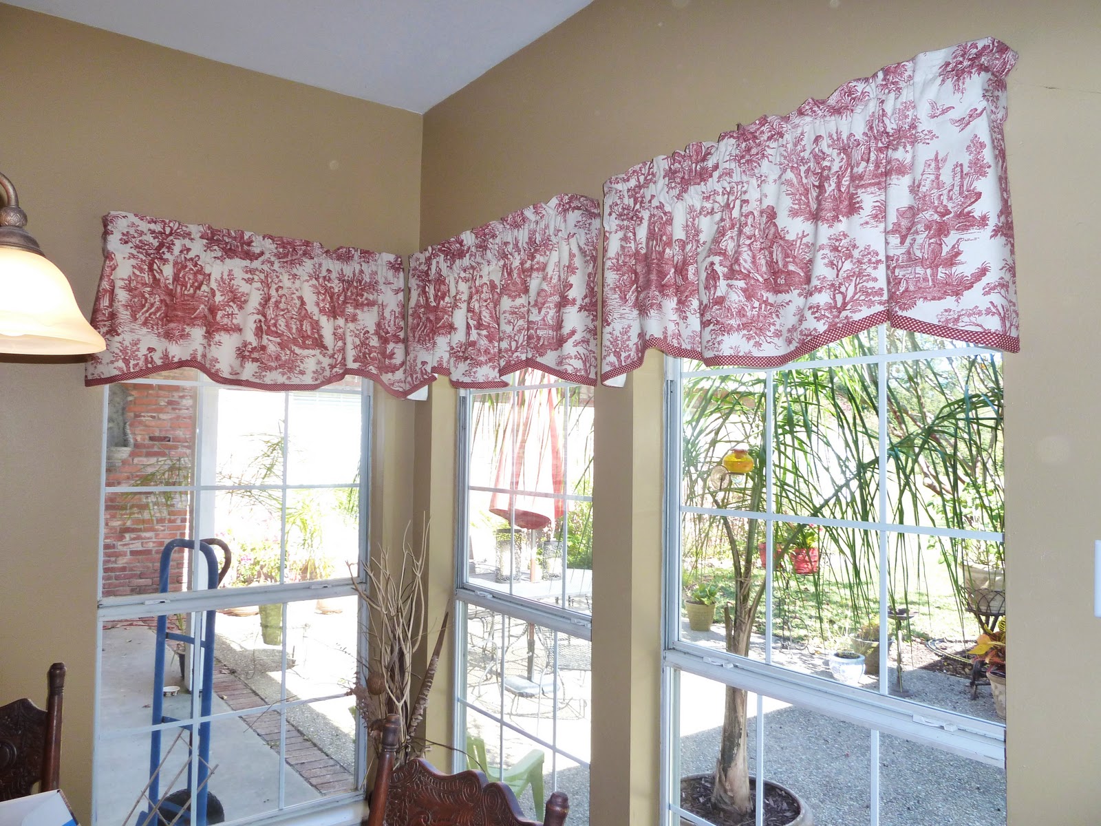 How To Match Rugs And Curtains Red and White Toile