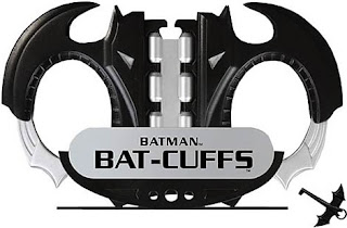 bat cuffs 6 Senjata Batman Yang Mendekati Kenyataan