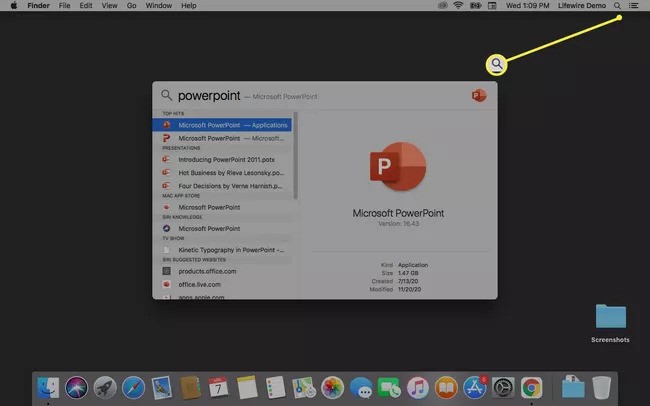 Menemukan PowerPoint di Spotlight search di macOS.