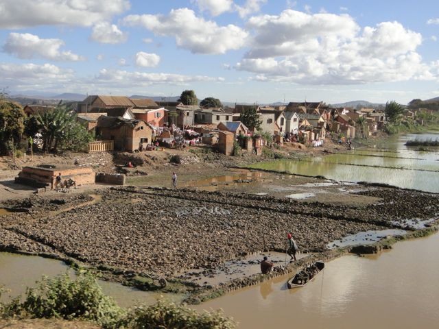  limitados diante deste contexto de necessidades materiais e espirituais