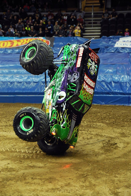 Monster Jam Triple Threat in CLE | Grave Digger