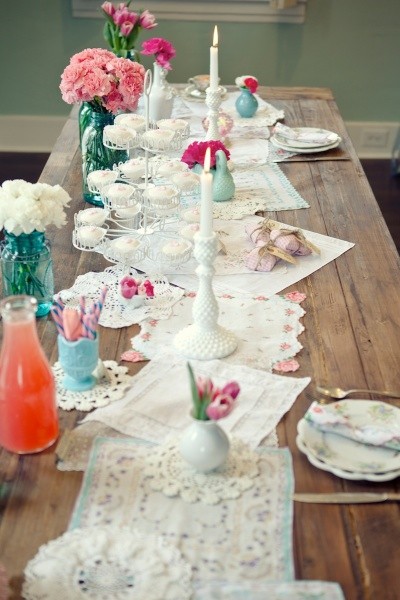 below are different styles of Table Decorations