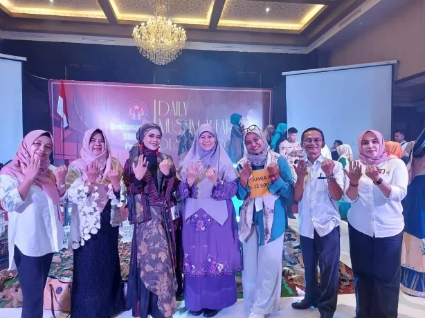 Elvi, Desainer Muda Limaluluh Kota Juara I Daily Muslim Wear Contest Sumbar 2022