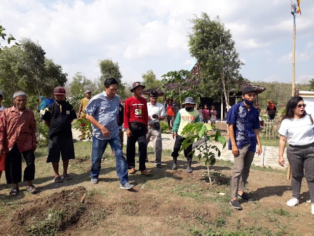 Mengembangkan Konsep Agro Wisata Klayar Bersama Petani Milenial 