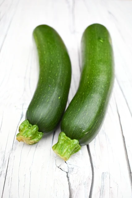 2 courgettes (zucchini)