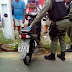 Motociclista colide com poste na Armando Burlamaqui, em Parnaíba