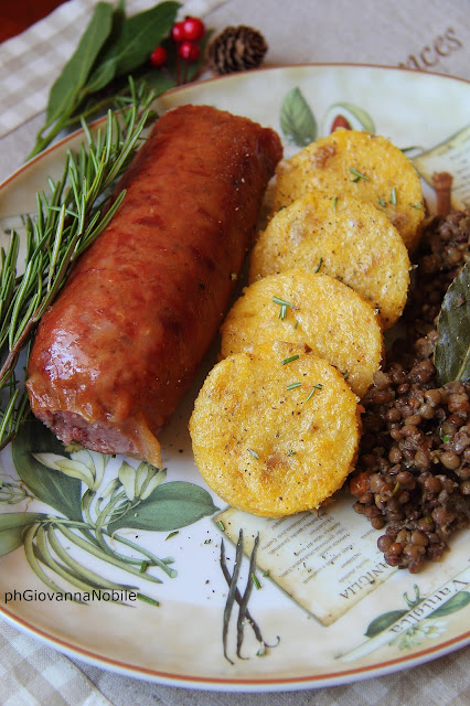 cotechino con polenta alle noci e nocciole