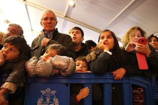 Cientos de personas dan la bienvenida a los Reyes