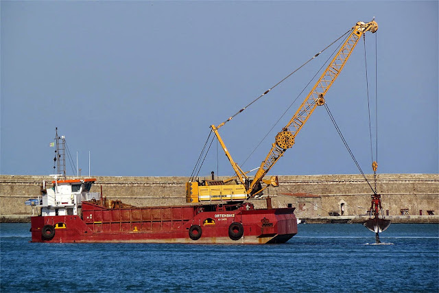 Grab dredger Ortensia II, IMO 8664931, port of Livorno