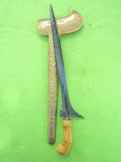 keris pusaka tosan aji keris setan kober keris singo barong keris empu gandring keris carubuk keris sengkelat keris jalak keris nogososro sabuk inten keris pamor junjung drajad pamor lar gangsir pamor blarak sineret pamor ujung gunung pamor udan mas pamor rojo gundolo tangguh amangkurat keris concong campur