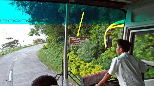 final turn before reaching the corner to Kawasan falls viewed from a speeding ceres bus