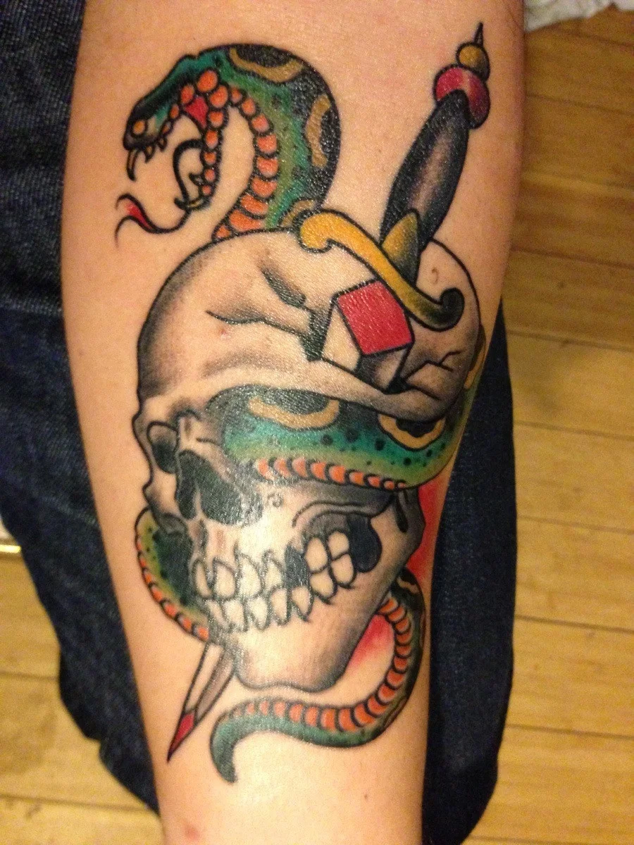 Tatuajes de Calaveras y Dagas