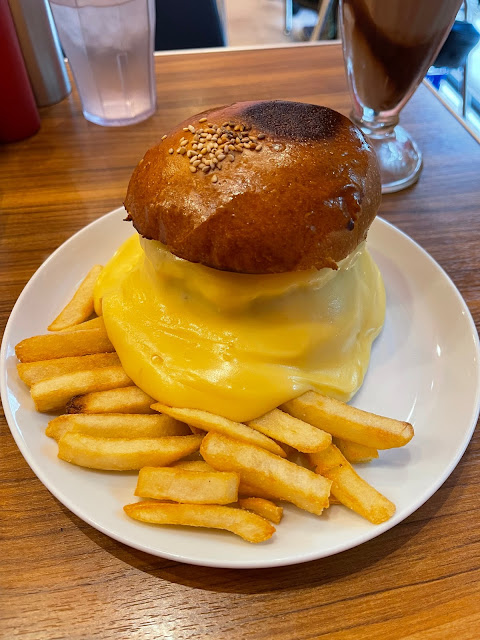 スーパーチーズバーガー (@ Burger & Milkshake CRANE in 千代田区, 東京都)