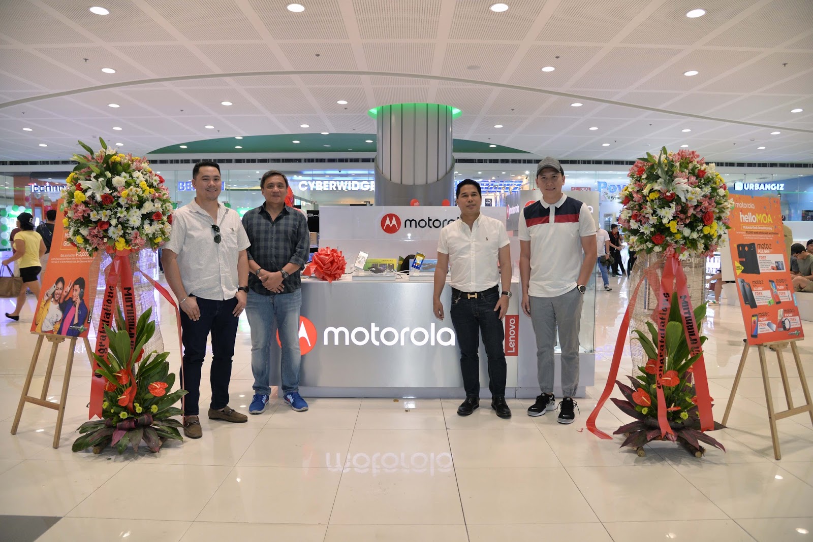 Motorola opens its new Motorola kiosk at SM MOA Cyberzone to better serve Filipino consumers in Southern Metro.