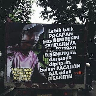 Meme Tulisan  Belakang Bak  Truk  Lucu  Disini Aja Tempatnya