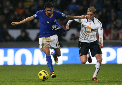 Tim Cahill action with Stuart Holden, Bolton - Everton