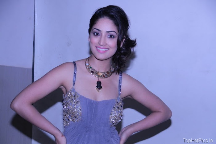 Yami Gautam Hot Pics in Short Purple Dress 3