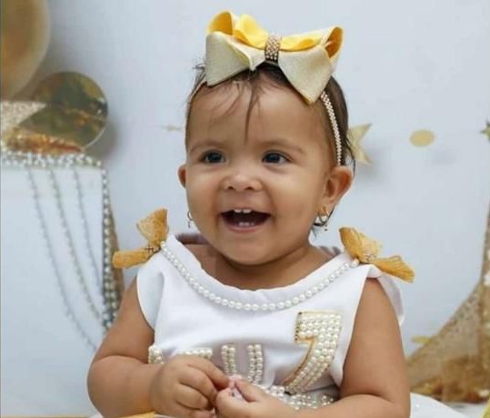 Bebê de um ano morre ao ser atropelada por trator dirigido pelo pai, na Paraíba