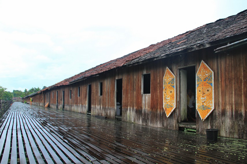 Rumah Betang Rumah Tradisional Suku Dayak Kamera Budaya