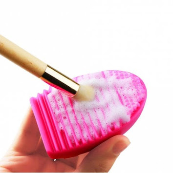 https://www.rosegal.com/makeup-tools/clean-makeup-silicone-egg-brush-1897768.html?lkid=12883876