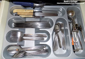 Sometimes it feels so good to just empty a drawer, wash everything and put it all together again... just because :)